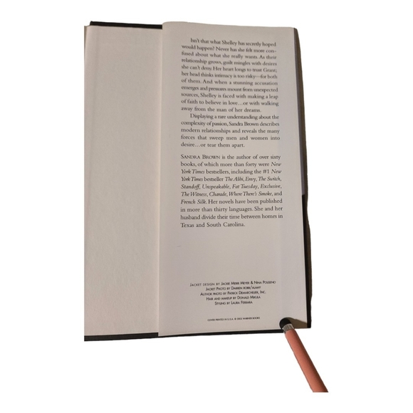 *2 for $20* Sandra Brown Not Even for Love & A Kiss Remembered Hardcover Books - Picture 6 of 6